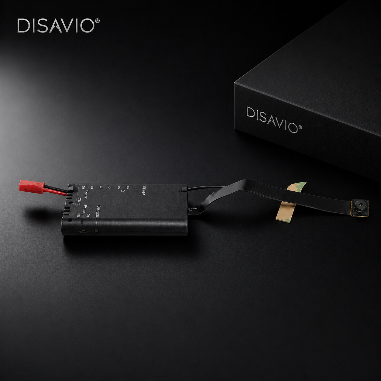 Telecamera Wi-Fi Mini DISAVIO DWC 1080 su fondo scuro con modulo DVR compatto, microcamera flessibile e confezione brandizzata